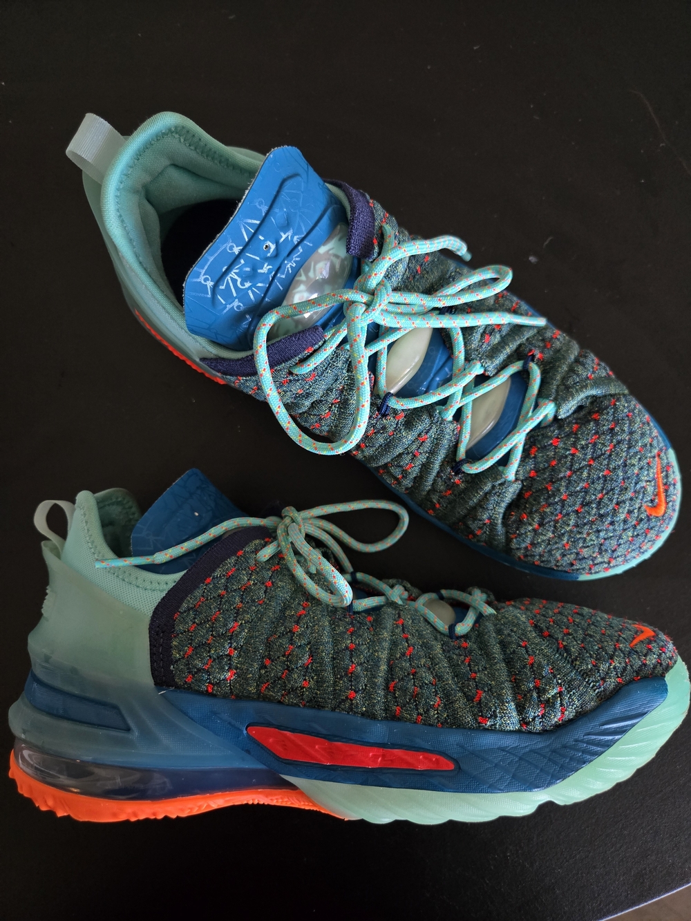 ​Nike LeBron 18 GS "We Are Family" Basketball Shoes Size 6Y (Women’s 7.5) CW1760